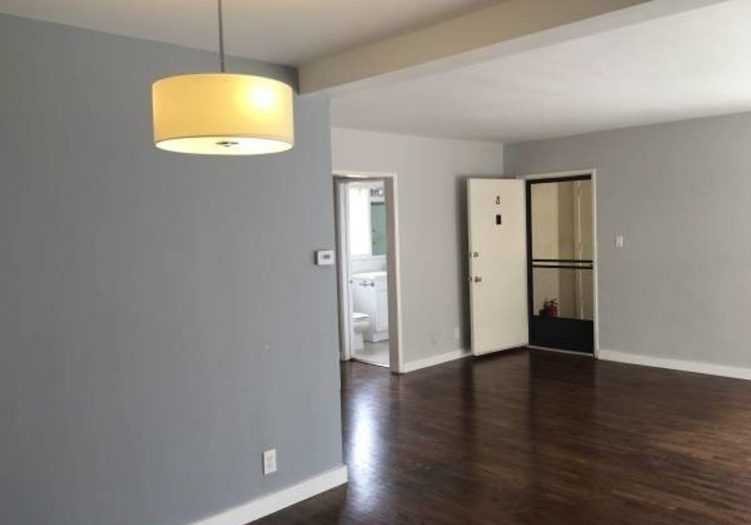 11621 Chenault St. #2, Los Angeles, CA 90049