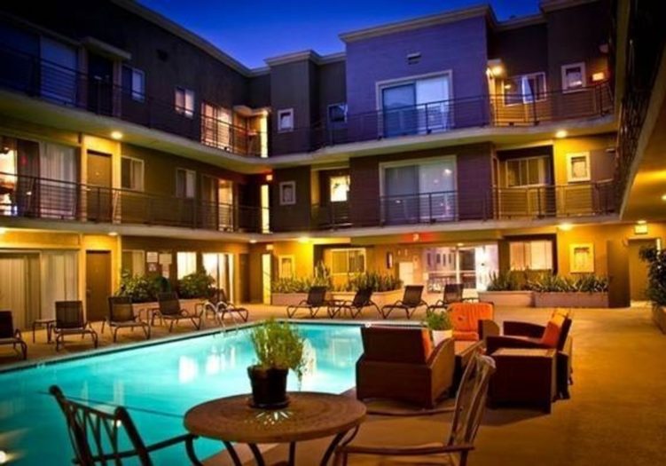 1155 Hacienda Place #209, West Hollywood, CA 90069